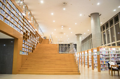 本科有學位報考美國羅商大學國際碩士需滿足什么條件？